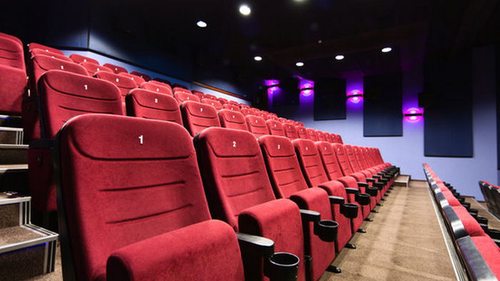 В РФ кинотеатры понесли значительные убытки, выручка сократилась вдвое