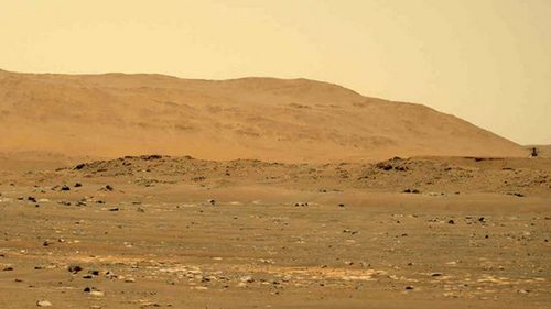 NASA показало панораму кратера Бельва на Марсе, сделанную из 152 снимков