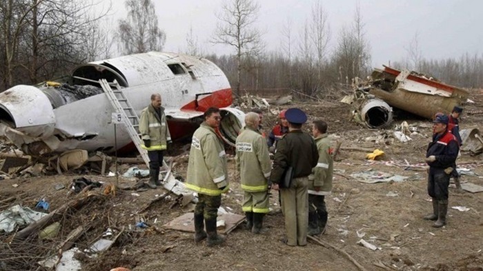 СМИ: На обломках самолета президента Польши найдены следы тротила