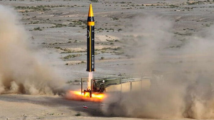 Иран испытал новую баллистическую ракету (видео)