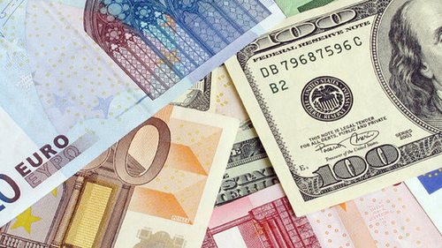 Доллар и евро дорожают. Курсы валют в банках