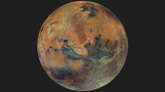 Не совсем Красная планета. На новом снимке аппарата Mars Express Марс выглядит иначе