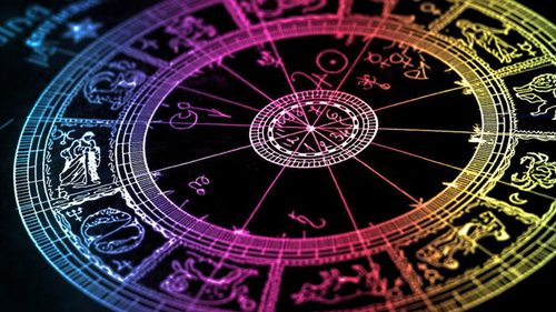 Три знака Зодиака потеряют голову от любви в ближайшие дни — астрологи