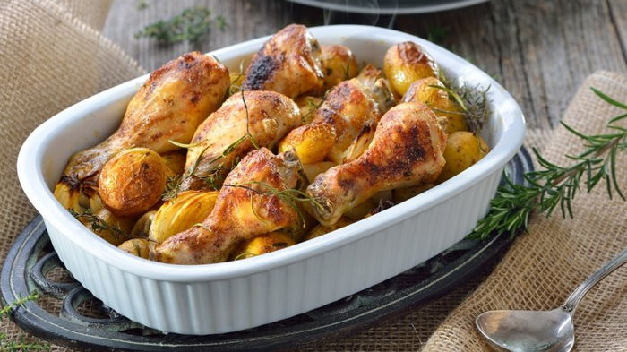 Отличный ужин: рецепт курицы с молодым картофелем и лимоном