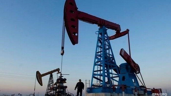 Нефтегазовые доходы России обвалились почти на 50%