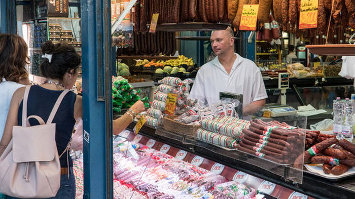 В Венгрии отменили ограничения цен. Некоторые продукты подорожали на десятки процентов