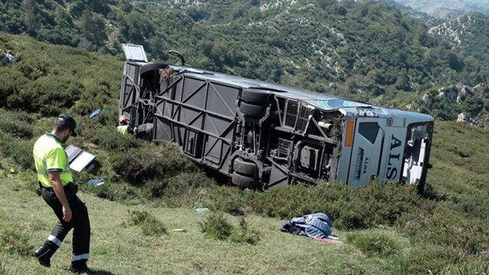 В Испании перевернулся автобус, пострадали 40 человек