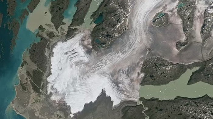 Адски жаркий июль растопил Гренландский ледяной щит