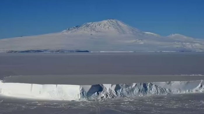 Подо льдами Антарктиды скрыты действующие вулканы — их извержение разрушит мир
