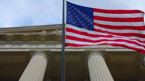 Fitch впервые ухудшило кредитный рейтинг США