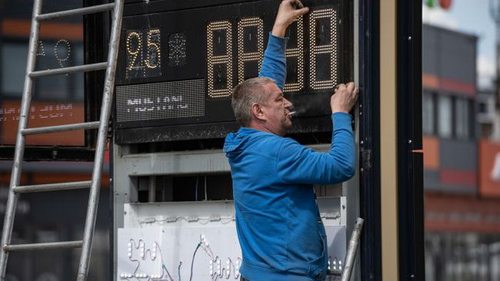 Несколько крупных сетей АЗС снова подняли цены на бензин и дизель