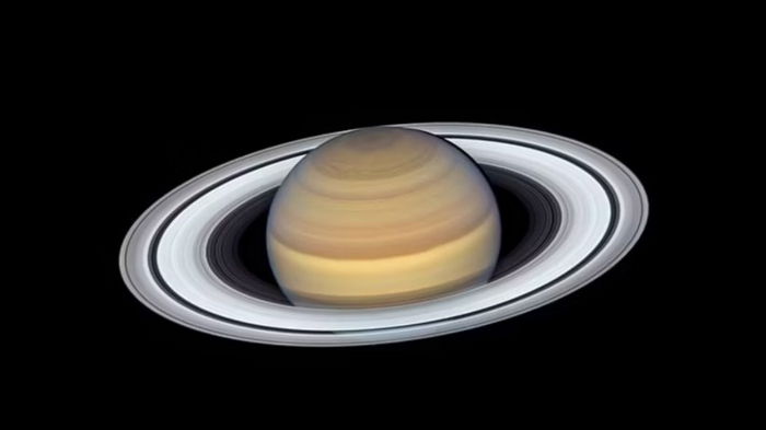 Странное явление на Сатурне: в атмосфере обнаружен ядовитый газ там, где его не должно быть