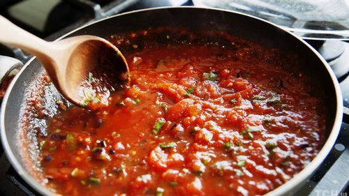 Рецепт лапши с яйцом, грибами и помидорами