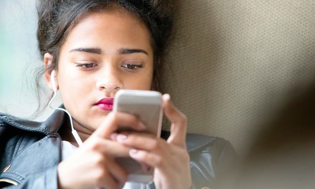 Американские подростки массово бросают Facebook — исследование