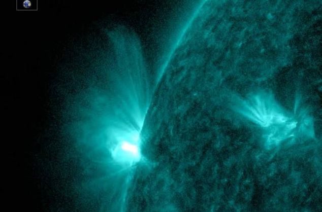Астрономы NASA опубликовали снимок вспышек на Солнце