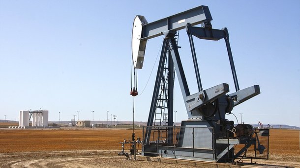 Цены на нефть в мире рухнули до рекорда за месяц