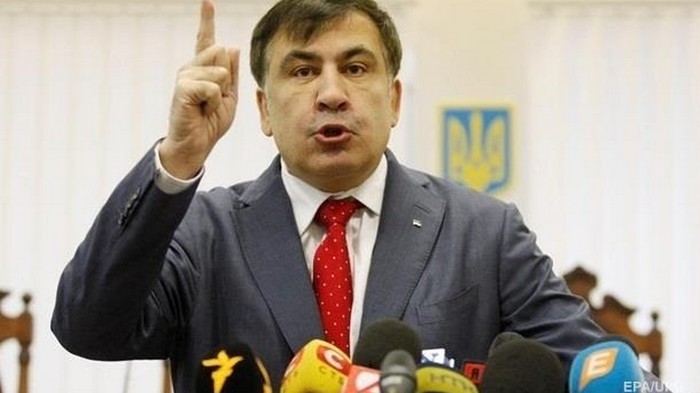 Саакашвили объяснил, почему жевал галстук (видео)