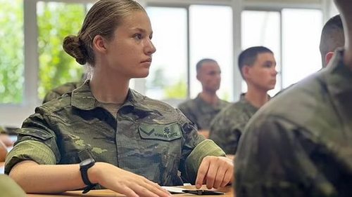 Принцесса Испании отправилась на военную службу