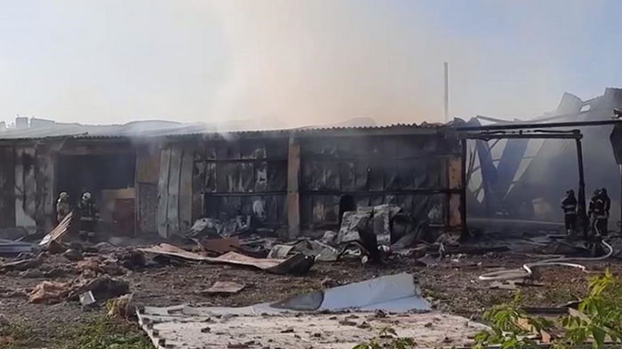 В РФ произошел большой пожар на складе пиротехники
