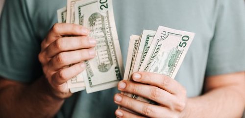 Наличная валюта в банках подешевела