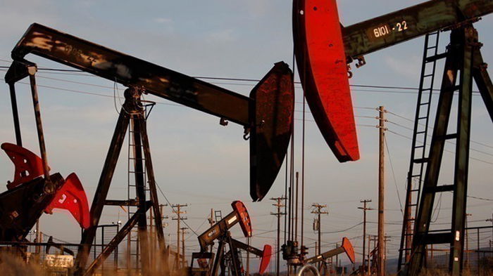 Цена на нефть упала ниже 90 долларов