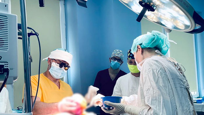 Львовские врачи удалили у младенца килограммовую опухоль