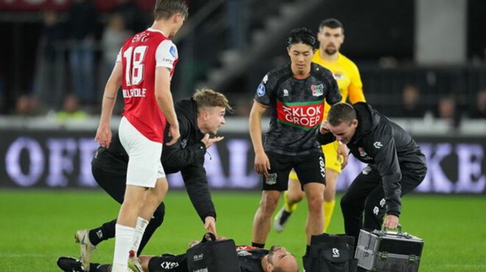 Известный футболист потерял сознание во время матча (видео)