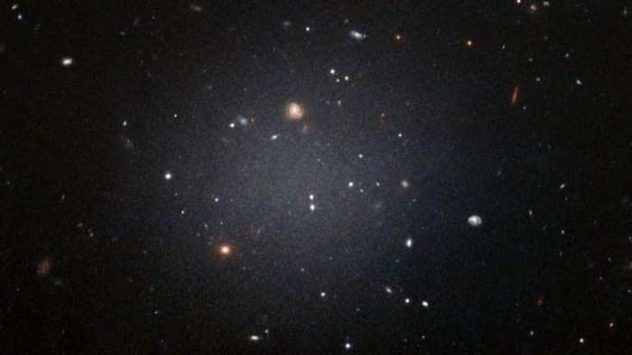 Астрономы открыли уже вторую «невозможную» галактику