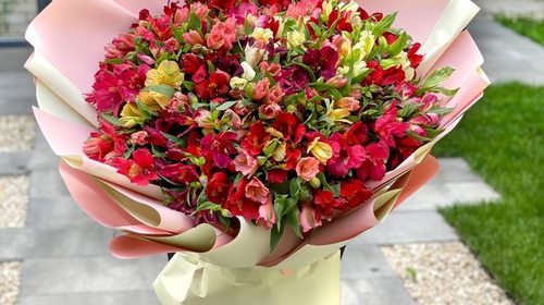 Внимание без границ: доставка цветов в Харькове