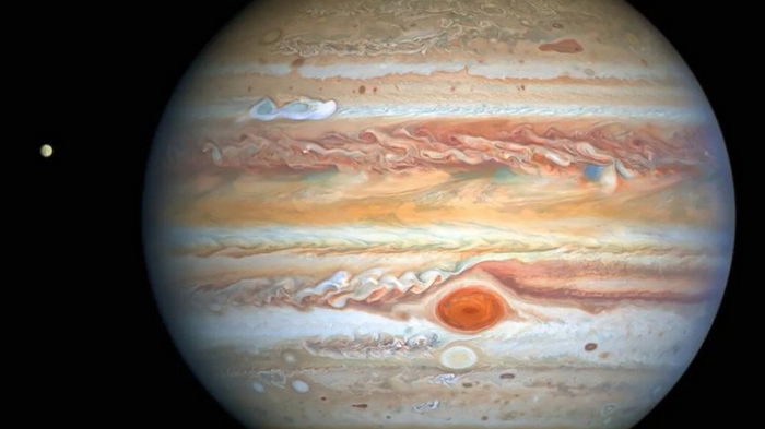 Большое красное пятно на Юпитере уже не такое большое: что происходит со штормом