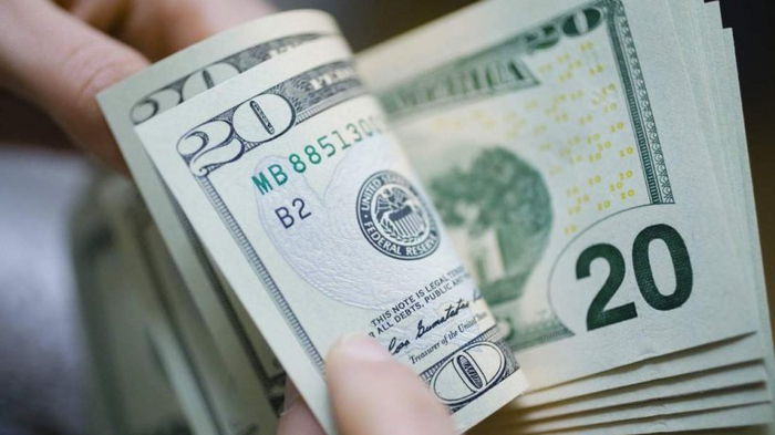 Доллар подешевел после резкого роста: НБУ установил официальный курс