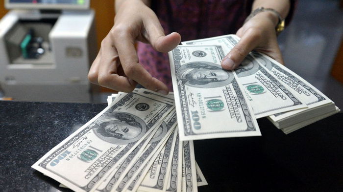 Курс доллара упал в обменниках в начале недели