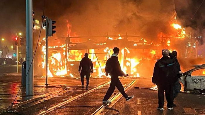 В Дублине произошли массовые беспорядки и поджоги