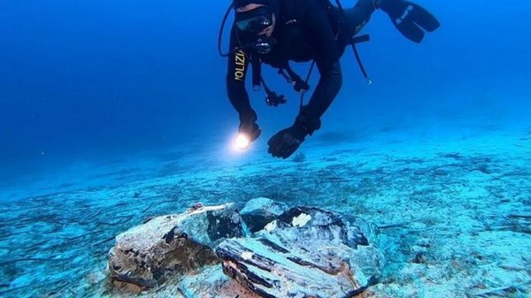 У берегов Италии обнаружили ядро «драконьего стекла»: судно, перевозившее их, бесследно исчезло