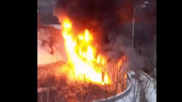 В Москве произошел масштабный пожар под мостом