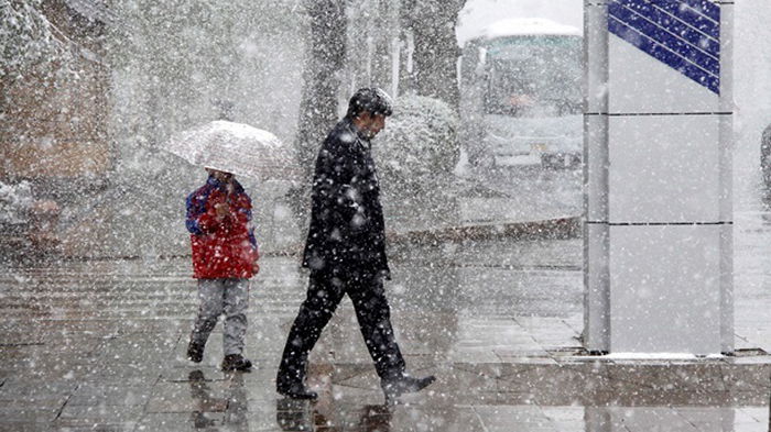 В Украине в выходные прогнозируют снег и дождь