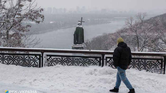 По всей Украине небольшой снег, на дорогах предупреждают об гололедице: погода на завтра