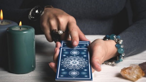 Таро-гороскоп на неделю: какие знаки Зодиака станут самыми счастливыми