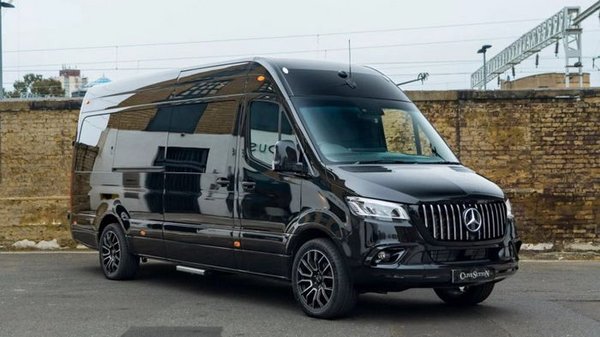 Роскошь по цене Bentley: как выглядит самый дорогой Mercedes Sprinter (видео)