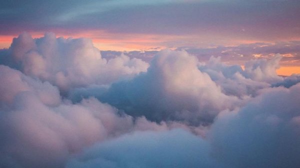 Облака имеют огромный вес, но они держаться в небе и не падают: почему так происходит
