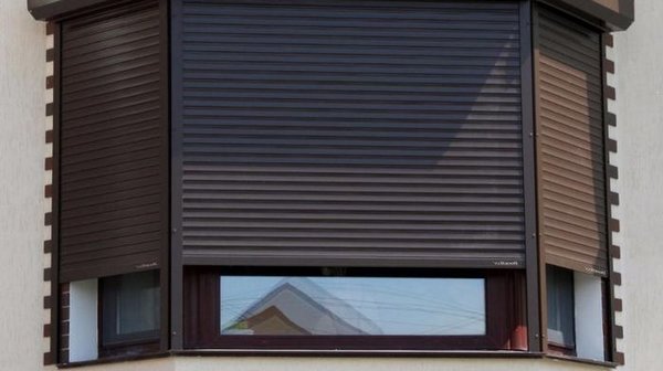 Рольставни: почему их покупают и критерии выбора