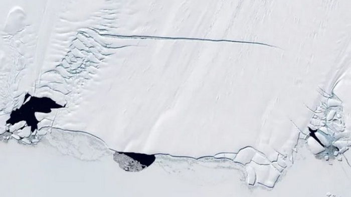 В Антарктиде существуют дыры размером с город: почему это окна в подземный мир