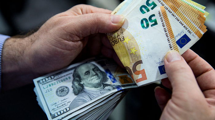 Доллар приостановил падение: НБУ установил официальный курс на 24 января