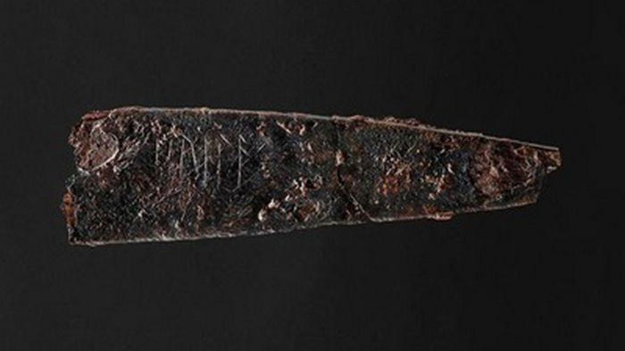 В Дании археологи нашли нож, на котором нанесены древнейшие руны