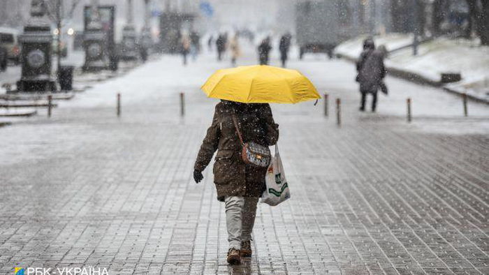 По всей стране ожидается мокрый снег, предупреждают об гололедице: погода на завтра
