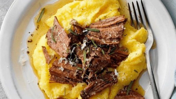 Жаркое в мультиварке из говядины с розмарином и сырной полентой: очень вкусное блюдо