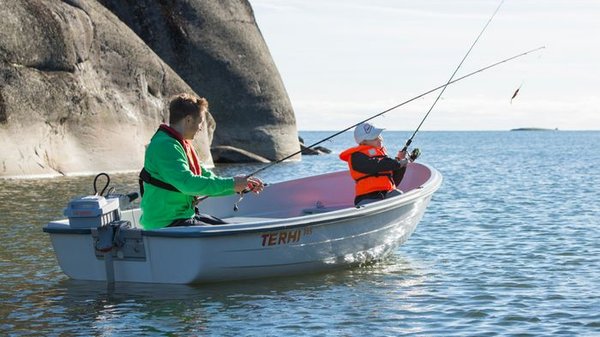 Моторные лодки для рыбалки: как найти подходящую
