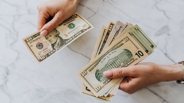 Что делать, если сомневаетесь в подлинности валюты: инструкция от НБУ