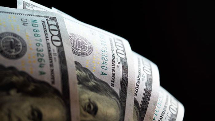 НБУ снизил курс доллара после пятидневного роста