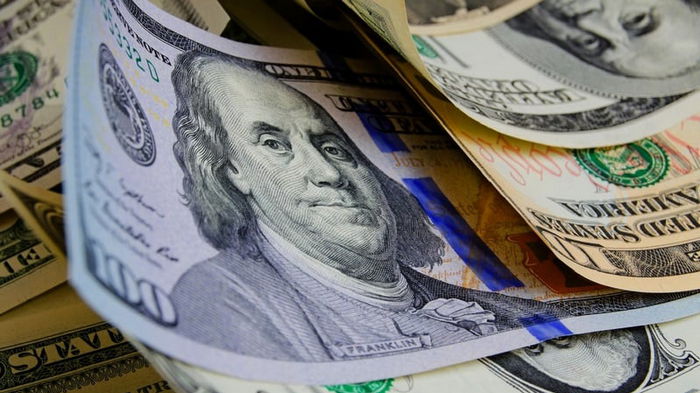 Доллар обновляет максимумы третий день подряд: НБУ повысил официальный курс